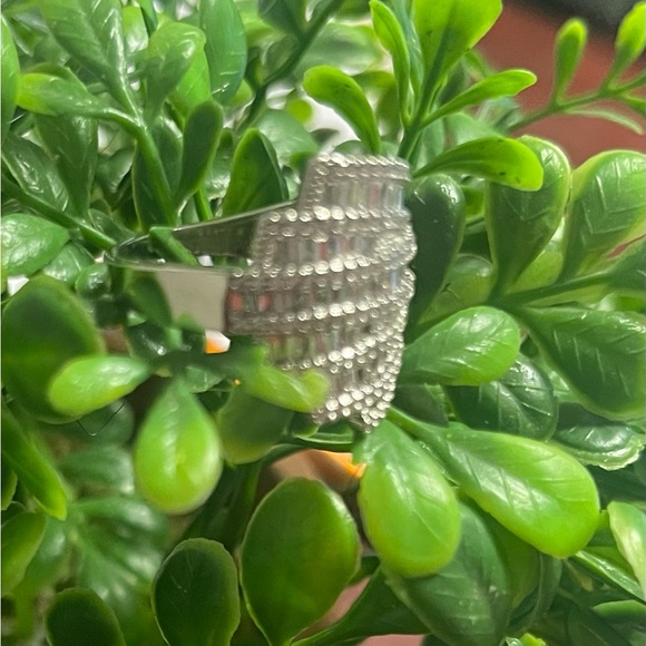 Exquisite Baguette Ring - Picture 4 of 5